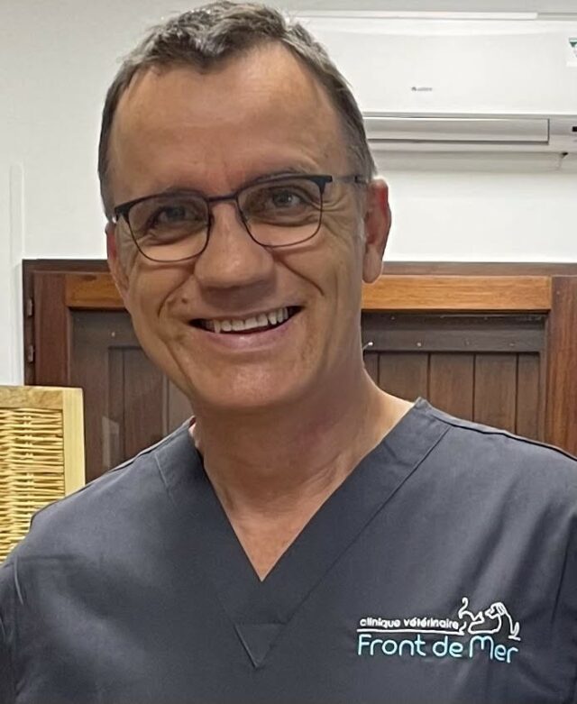 docteur Guillaume Holzapfel, vétérinaire sur l'île de la Réunion